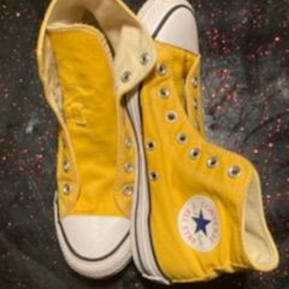 Yellow converse size8